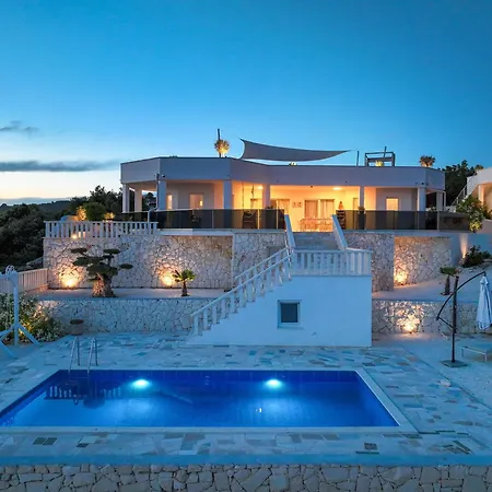 Villa Rita Iv *